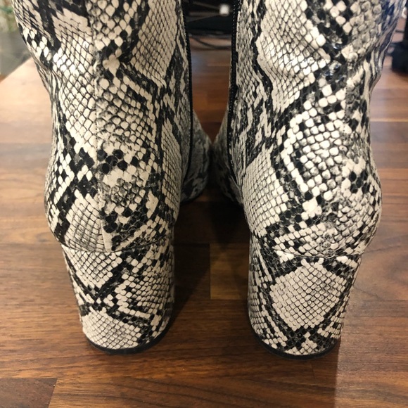 Faux Snake skin block heel boots size 9.5 - Picture 3 of 4